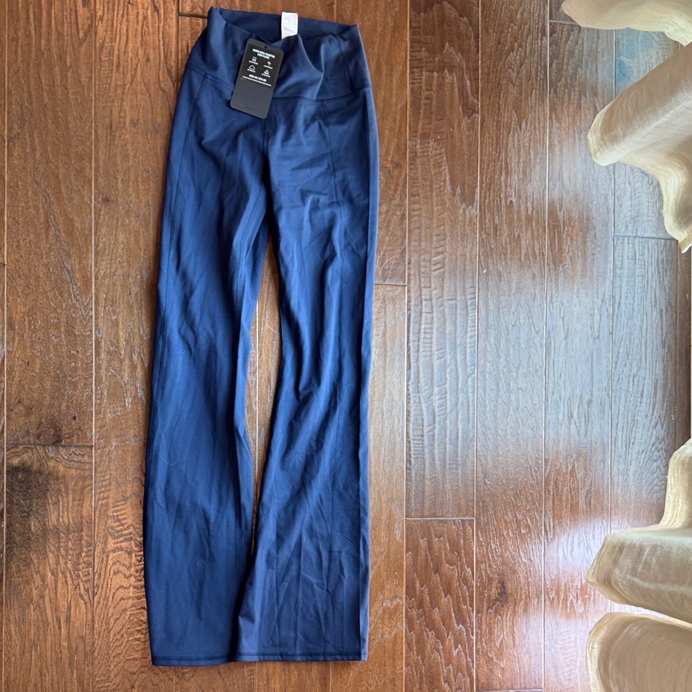 Fabletics navy flare legging